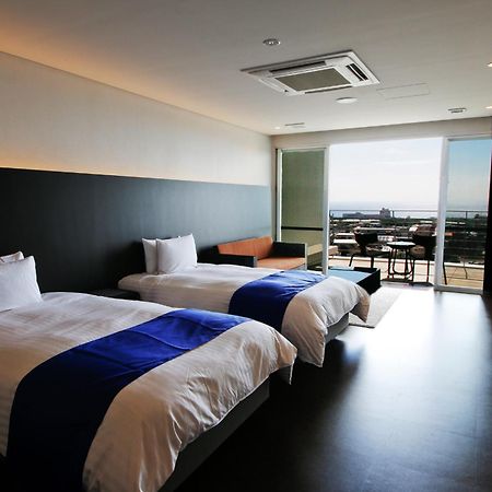 Transit Overnight Hotel Йомитан Екстериор снимка