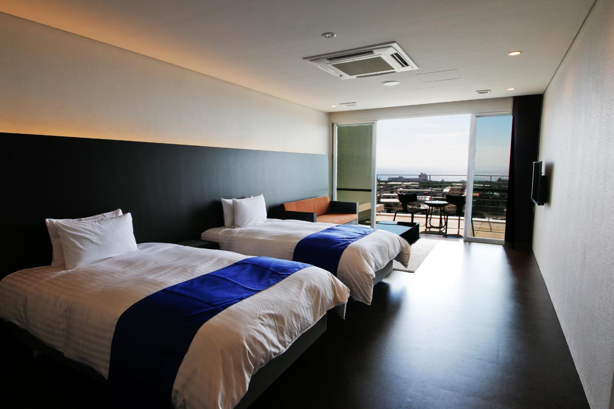 Transit Overnight Hotel Йомитан Екстериор снимка