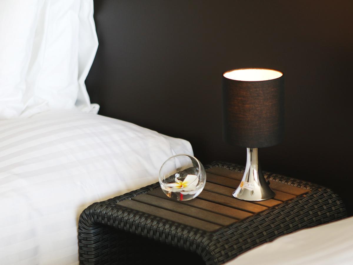 Transit Overnight Hotel Йомитан Екстериор снимка