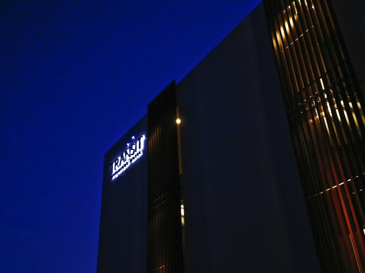 Transit Overnight Hotel Йомитан Екстериор снимка